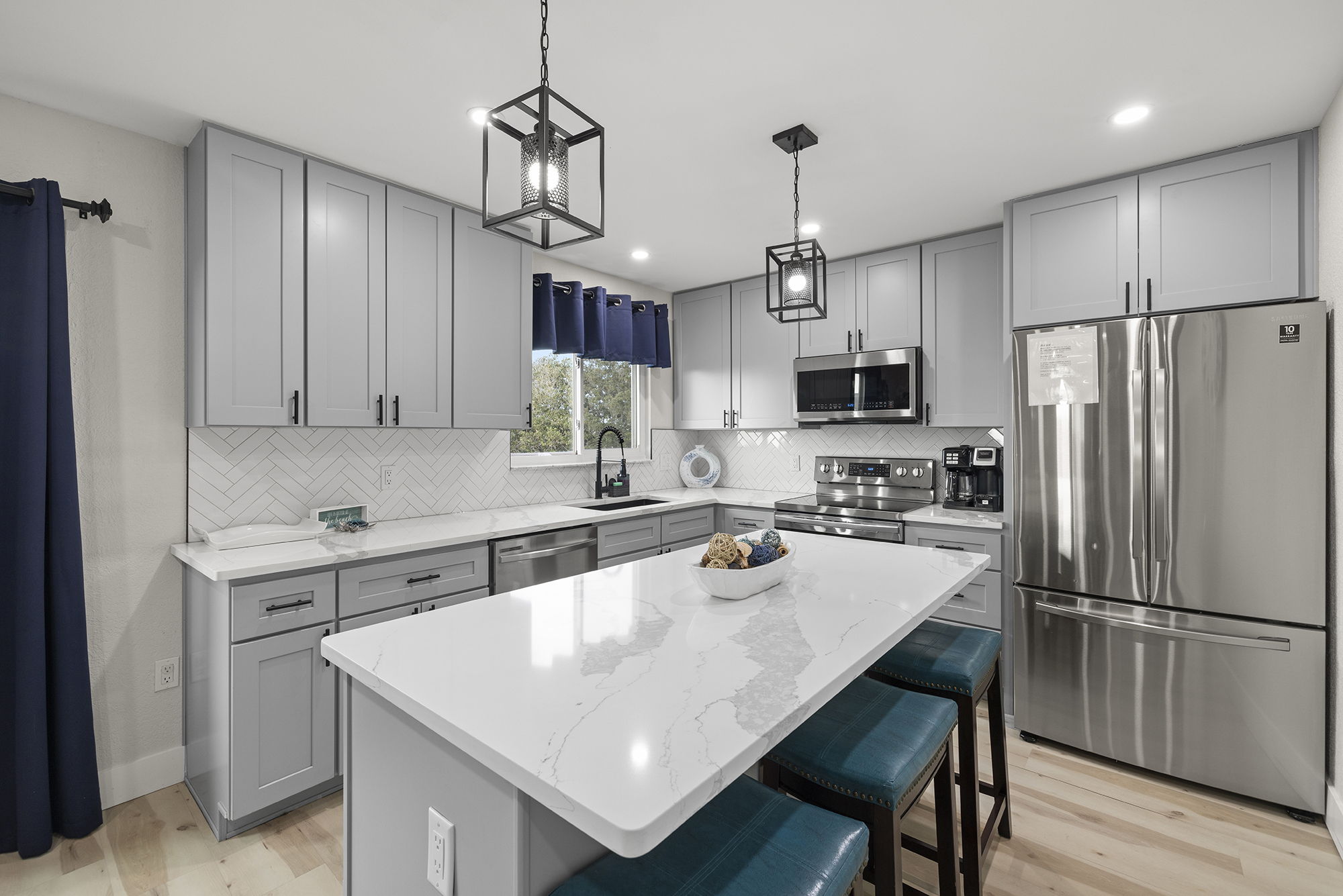 Full kitchen
